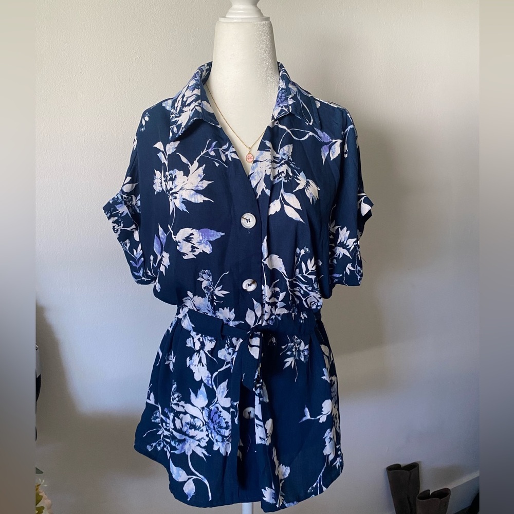 Love is for Eternity blue & white Floral shirt Sleeve Women Top Size L